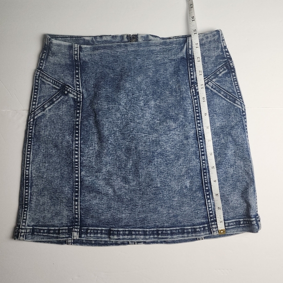 Wild Fable Vintage Wash 90s Mini Skirt Women's Size 4 Stretch Blue Denim - Picture 5 of 6